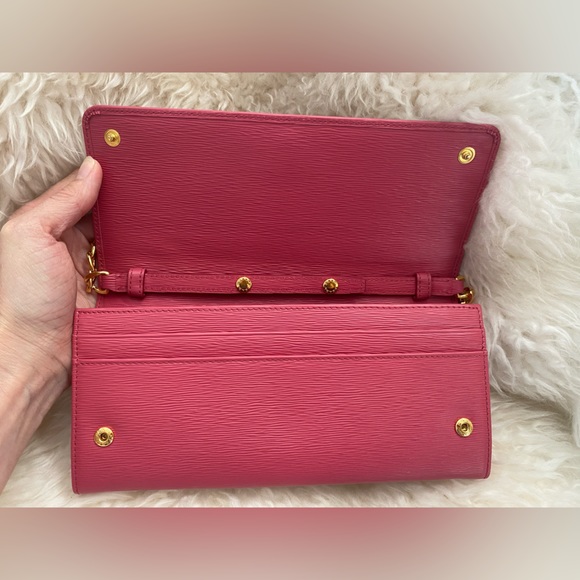 Prada Vitello Move Leather Wallet on Chain in Peonia Pink - Picture 6 of 9